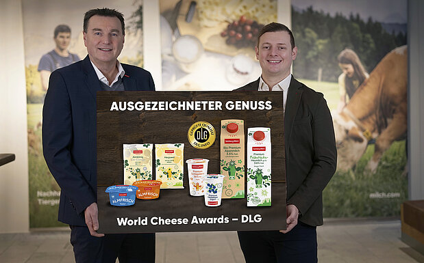 Andreas Gasteiger und Sebastian Mösl freuen sich über die internationalen Auszeichnungen | SalzburgMilch