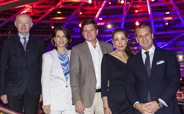 Industrie- und Zukunftsforum 2025 - Die Redner:innen des Abends: Oberbank-Generaldirektor Franz Gasselsberger IV, Landeshauptfrau Karoline Edtstadler, Maximilian Dasch (SN-Herausgeber), Saori Dubourg (Greiner AG) und IV-Salzburg-Präsident Peter Unterkofler.