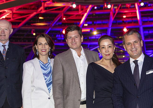 Industrie- und Zukunftsforum 2025 - Die Redner:innen des Abends: Oberbank-Generaldirektor Franz Gasselsberger IV, Landeshauptfrau Karoline Edtstadler, Maximilian Dasch (SN-Herausgeber), Saori Dubourg (Greiner AG) und IV-Salzburg-Präsident Peter Unterkofler.