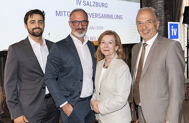 Präsidium IV Salzburg Das neu gewählte Präsidium: vl. Adrian Geislinger (Geislinger GmbH), IV-Salzburg-Präsident Andreas Wimmer (Wimmer Hartstahl), Marianne Kusejko (Sigmatek), Peter Malata (W&H Dentalwerk).