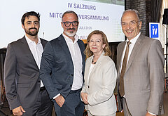 Das neu gewählte Präsidium: vl. Adrian Geislinger (Geislinger GmbH), IV-Salzburg-Präsident Andreas Wimmer (Wimmer Hartstahl), Marianne Kusejko (Sigmatek), Peter Malata (W&H Dentalwerk).