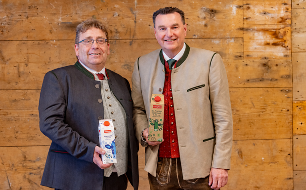 SalzburgMilch hält auch in Krisenzeiten an strengen Bio-Grundsätzen fest - Robert Leitner, Obmann der Salzburger Alpenmilch Genossenschaft, Andreas Gasteiger, Geschäftsführer SalzburgMilch